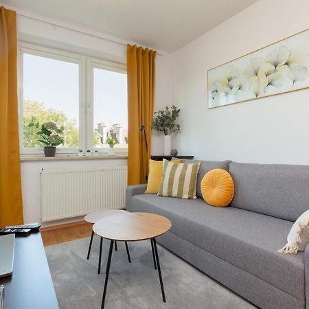 Cozy Apartment With Balcony Warszawa By Noclegi Renters Eksteriør bilde