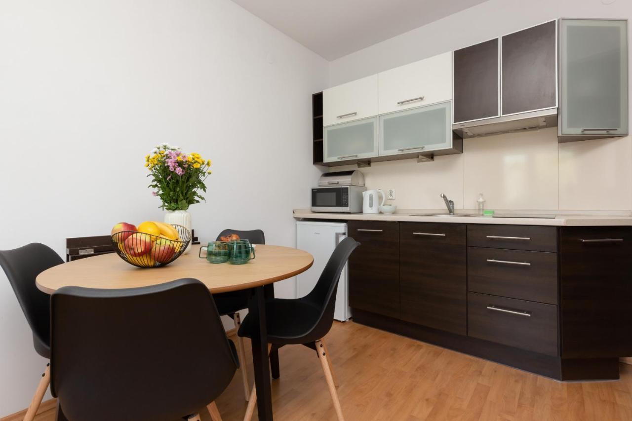 Cozy Apartment With Balcony Warszawa By Noclegi Renters Eksteriør bilde