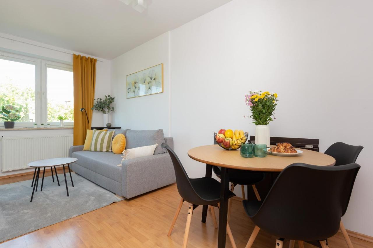 Cozy Apartment With Balcony Warszawa By Noclegi Renters Eksteriør bilde