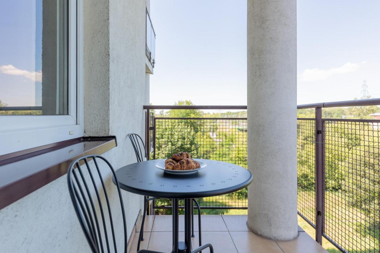 Cozy Apartment With Balcony Warszawa By Noclegi Renters Eksteriør bilde