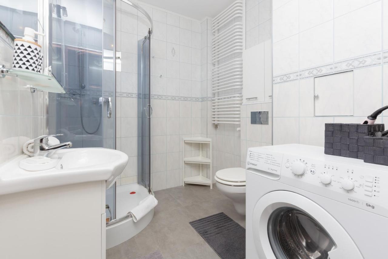 Cozy Apartment With Balcony Warszawa By Noclegi Renters Eksteriør bilde