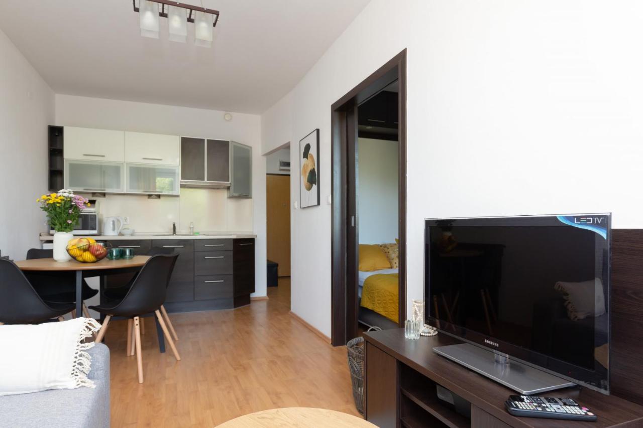 Cozy Apartment With Balcony Warszawa By Noclegi Renters Eksteriør bilde