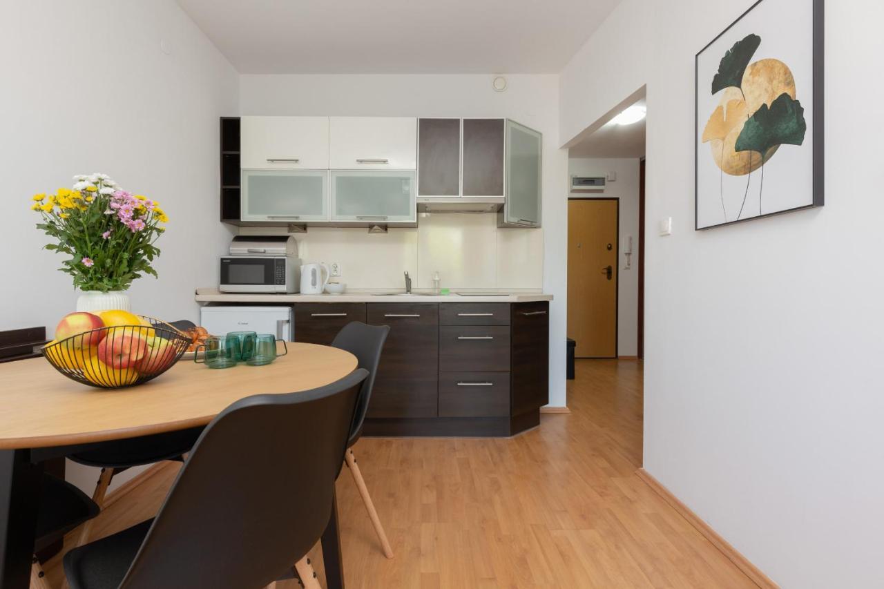 Cozy Apartment With Balcony Warszawa By Noclegi Renters Eksteriør bilde