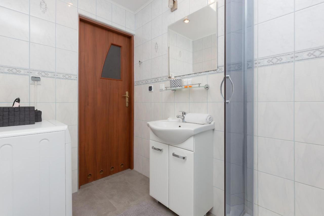 Cozy Apartment With Balcony Warszawa By Noclegi Renters Eksteriør bilde