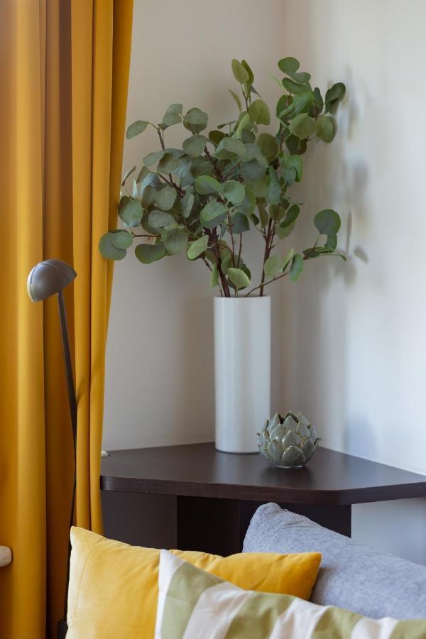 Cozy Apartment With Balcony Warszawa By Noclegi Renters Eksteriør bilde